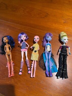 Monster High Mattel dolls lot of five dolls 2011 and 2008